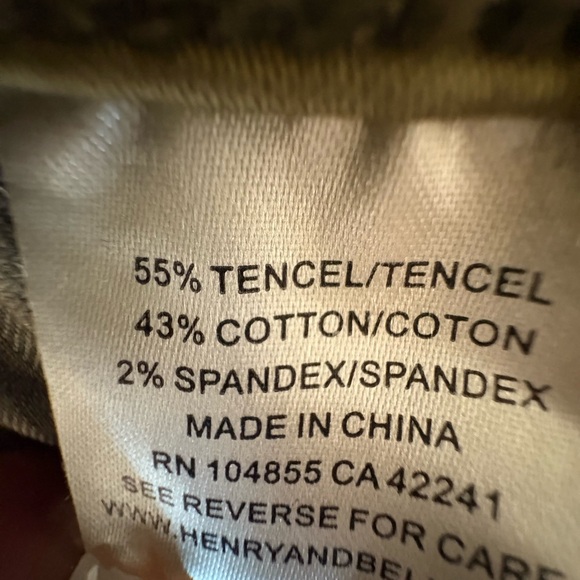 Henry & Belle Olive Cargo Pants for Women - Picture 5 of 6